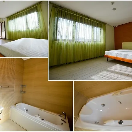 Luxury Penthouse Ovidiu Square Apartman *